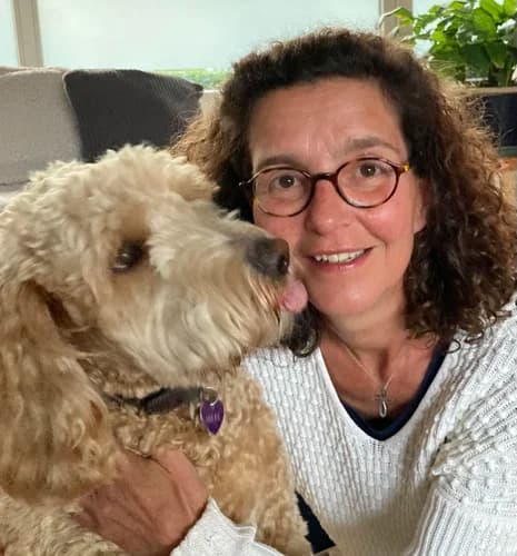 Joke Jansen met haar hond Siebe
